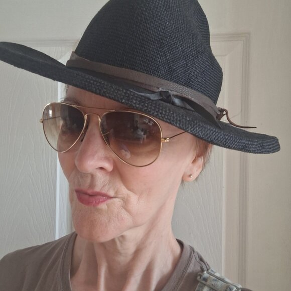 Hat w/leather accents. EUC. Handmade in Italy. main image 6